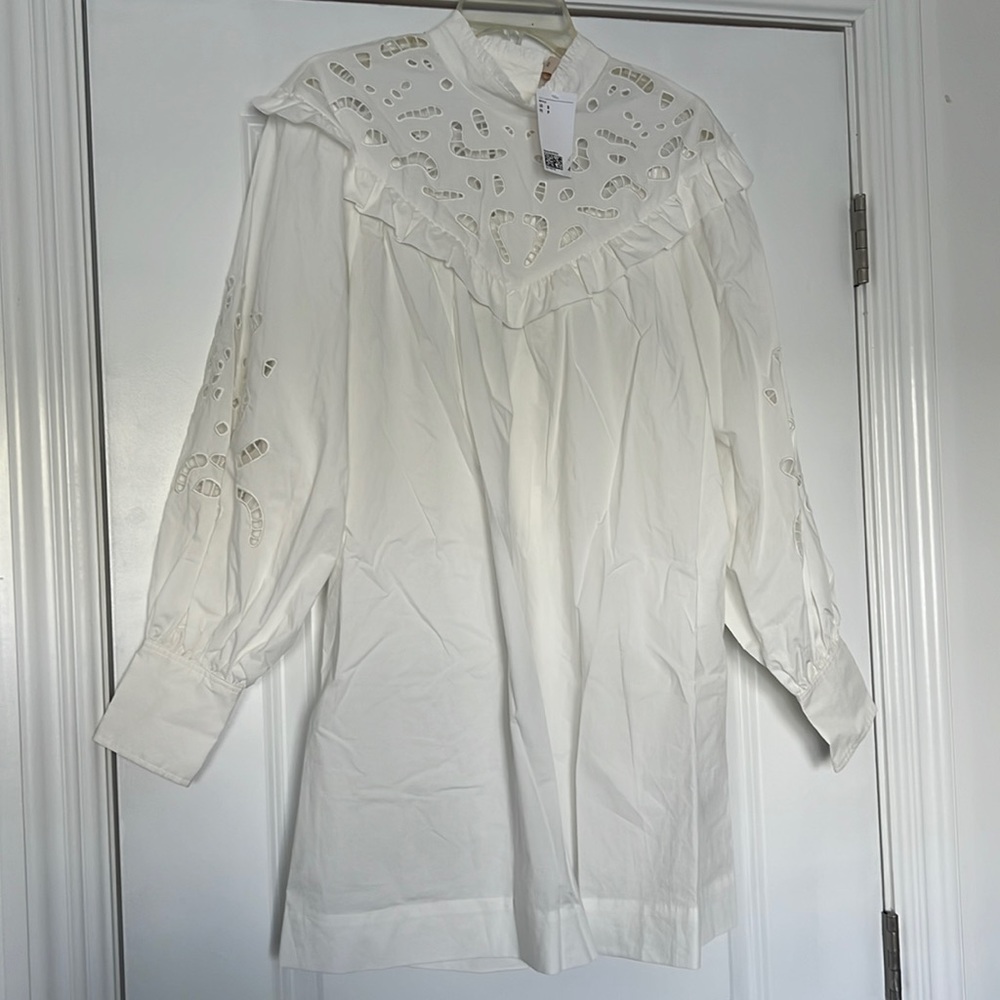 HM WHITE TUNIC WITH PUFFY SLEEVES AND CUT OUT DETAILS